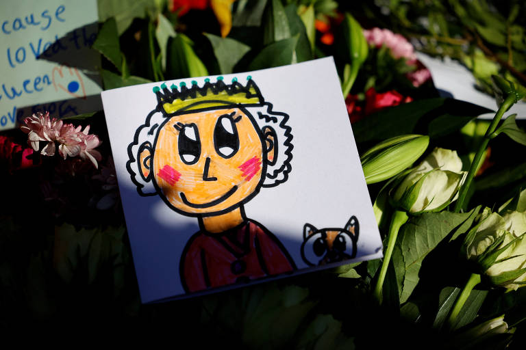 Flores lotam parques de Londres em homenagem à rainha