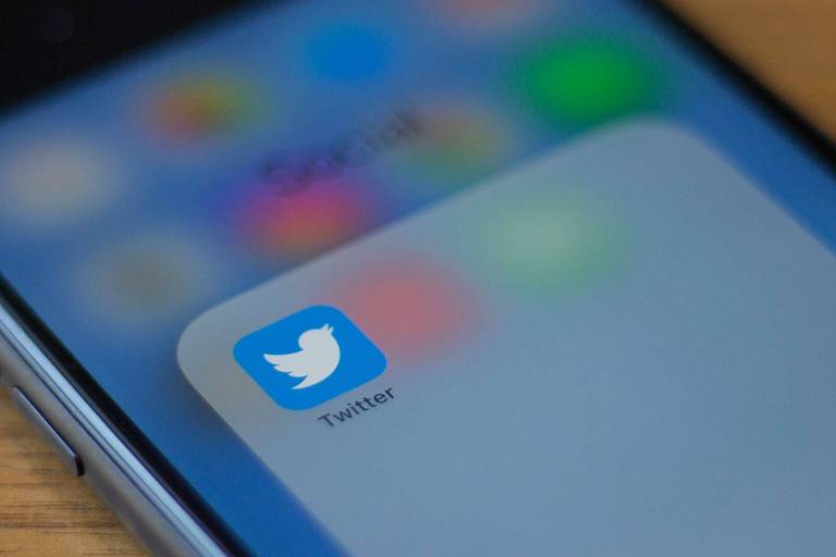 Cidade da Holanda processa Twitter por teoria falsa sobre rede de pedófilos satanistas