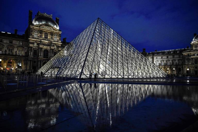 França: Versalhes e Louvre apagarão luzes mais cedo para economizar energia