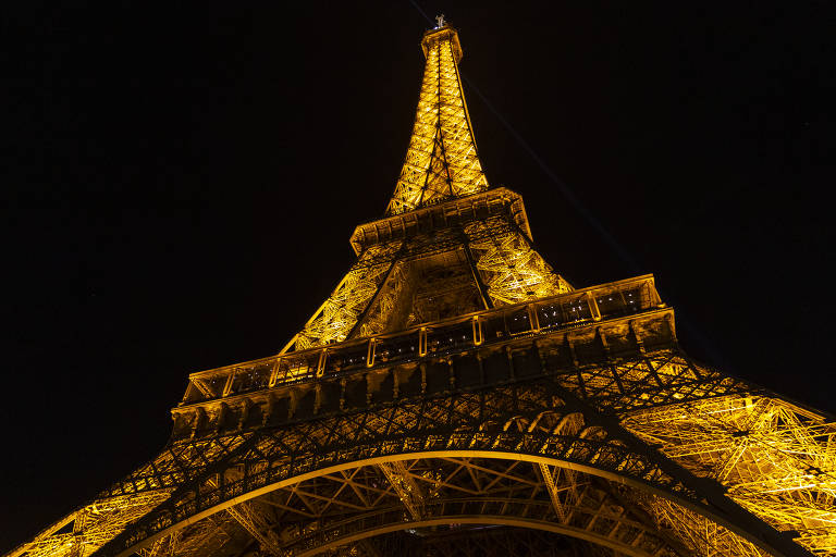 Torre Eiffel é fechada em mais um dia de protestos na França