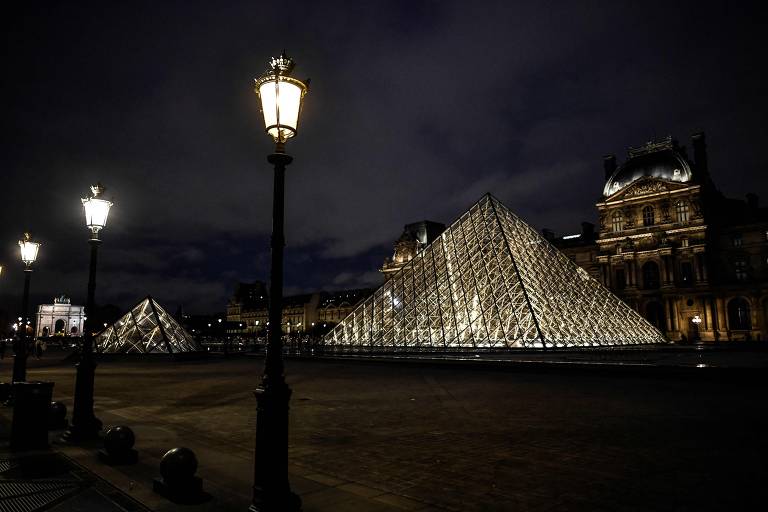Depois chegou a vez do Museu do Louvre e do Palácio de Versalhes. Os dois locais apagarão as luzes mais cedo como medida simbólica para conscientizar a população sobre a crise de energia na França