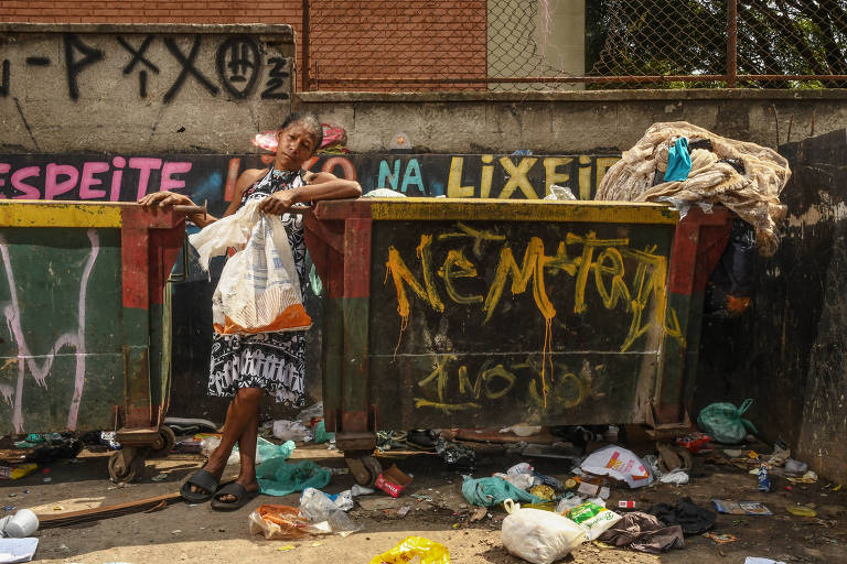 A catadora de reciclagem Ednalda Ezilia, 44, é personagem da matéria especial sobre a fome no Brasil; atualmente, 33,1 milhões de pessoas vivem em situação de insegurança alimentar grave, segundo o Inquérito Nacional