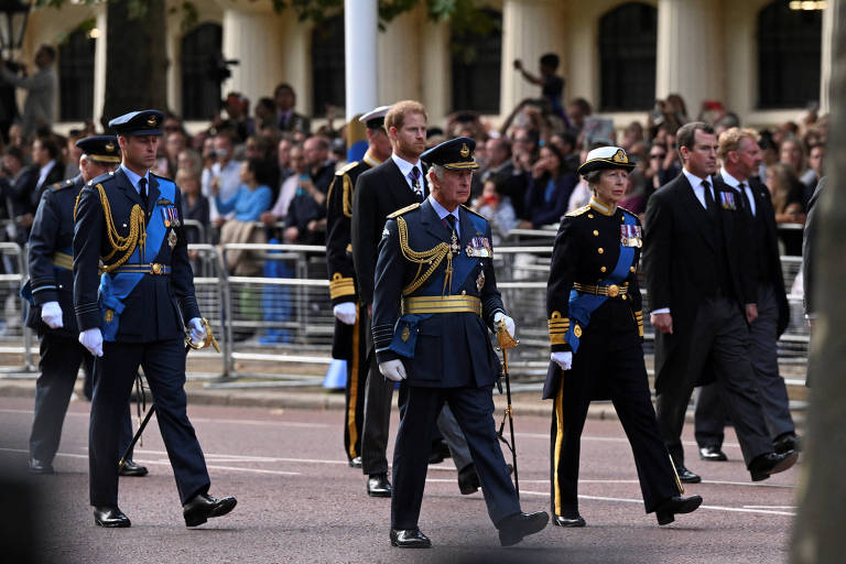 Funeral da rainha Elizabeth 2ª vira rotina de Londres de cabeça para baixo