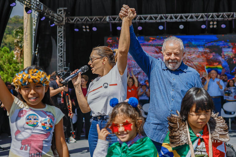 Lula (PT) e Janja, sua esposa, participam de ato no Largo da Alfândega, em Florianópolis (SC)