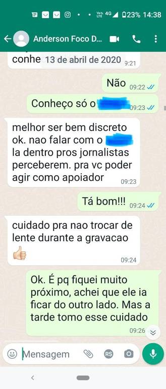 Pouco após a pergunta ter sido feita e Bolsonaro responder que não assiste a Globo, o contato em nome de Anderson dá orientações para que o publicitário simule ser um apoiador e não seja descoberto pela imprensa