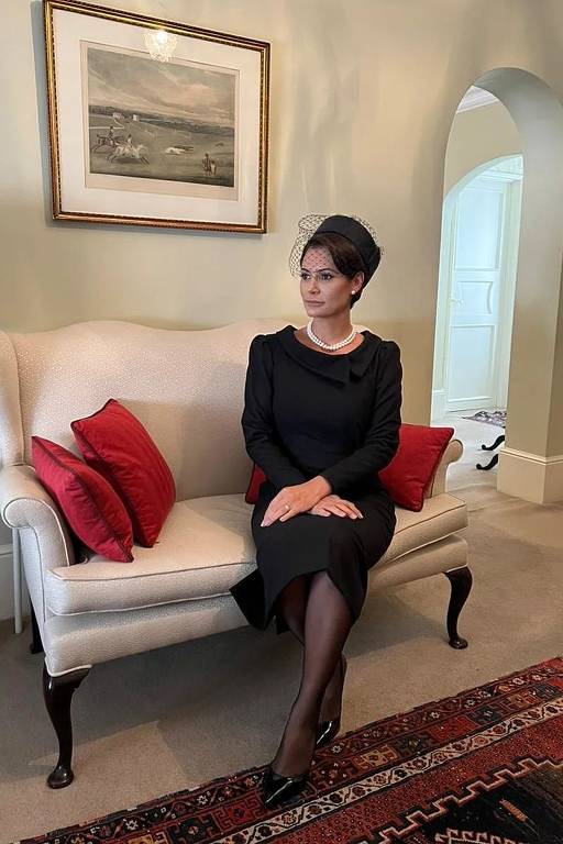 Estilista catarinense veste Michelle Bolsonoro em funeral da rainha Elizabeth 2ª
