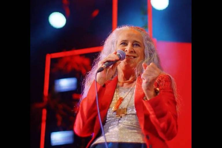 Bethânia canta 'Cálice' em festival: 'É tempo dessa canção'