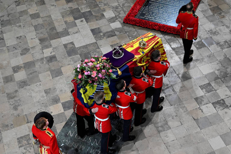 Elizabeth 2ª, rainha mais duradoura do Reino Unido, é sepultada após 11 dias de cerimônias