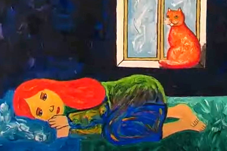 Ilustração de uma mulher branca e ruiva, deitada na cama de olhos abertos. Ao fundo, um gato laranja sentado na janela olha para a mulher.