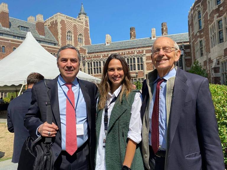 Bolsonaro afirmou que o ministro do STF Luís Roberto Barroso teria dado uma palestra nos Estados Unidos com o tema "Como se Livrar de um Presidente"; em nota, a assessoria do ministro disse que Barroso não deu a referida palestra