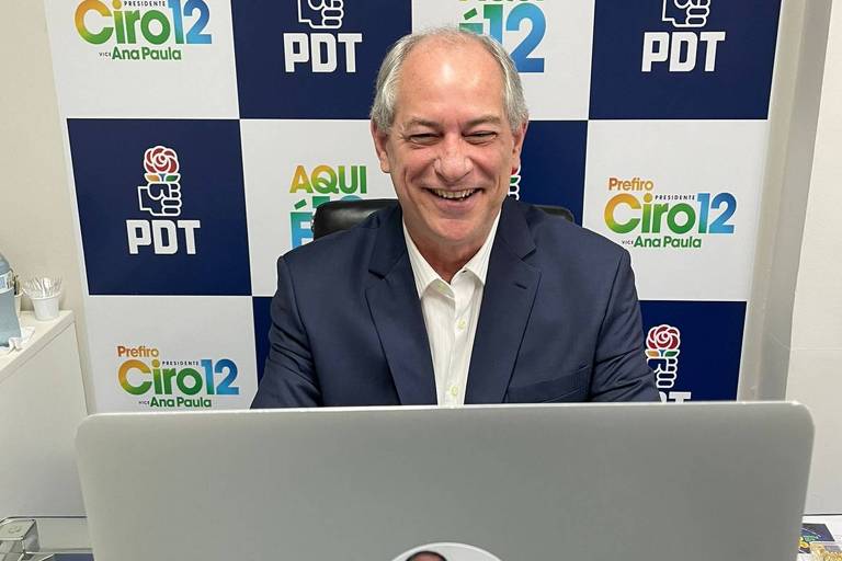 Ciro Gomes (PDT) participa de entrevista online no comitê em São Paulo