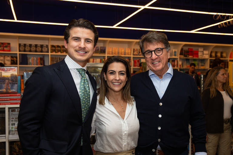 O humorista André Marinho, a candidata à Presidência Soraya Thronicke  (União Brasil) e o empresário Paulo Marinho