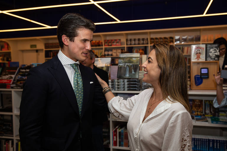 O humorista André Marinho e a candidata à Presidência Soraya Thronicke (União Brasil)