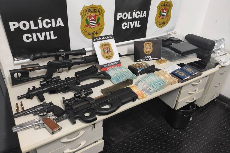 Polícia apreendeu armas de airsoft na casa do diretor do Detran, preso sob suspeita de chefiar um esquema de fraudes milionárias 