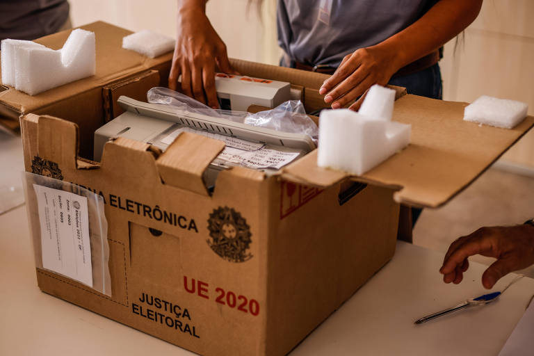TSE lacra urnas eletrônicas para as eleições