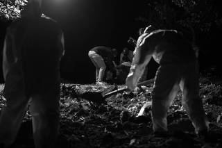 Profissionais do serviço funerário falam sobre como aumento de mortes pela Covid-19 mudou suas rotinas