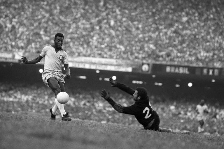 Pelé en la cancha en 1969 contra Venezuela