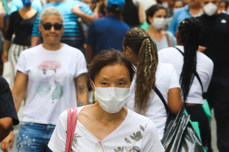 Enfraquecimento da pandemia no Brasil afeta indústria de máscaras e luvas