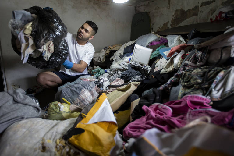 É possível buscar ajuda na UBS (Unidade Básica de Saúde) ou Caps (Centro de Atenção Psicossocial) mais próximo de sua rsiedência ou conversando com um voluntário do CVV (Centro de Valorização da Vida) ligando para 188