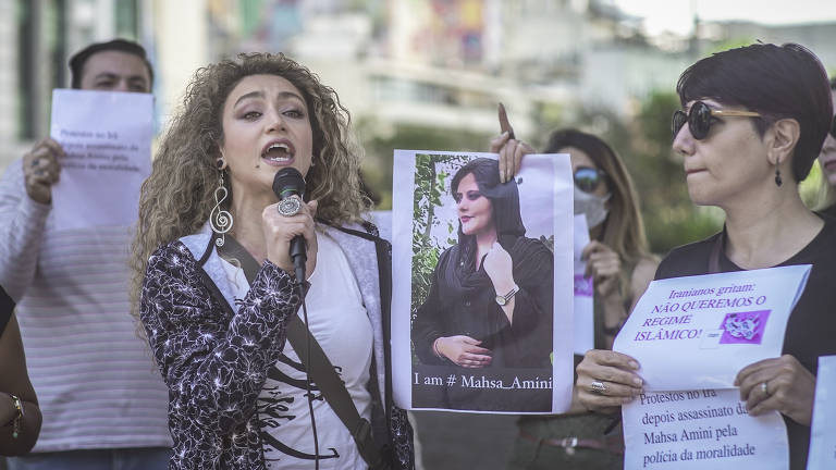 Iranianos em São Paulo protestam contra morte de Mahsa Amini