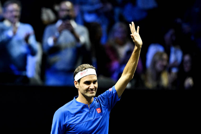 Federer encerra carreira em jogo de duplas ao lado de Nadal