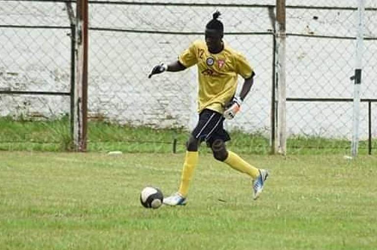 Goleiro Abdu, da seleção de Guiné-Bissau que disputa a Copa dos Refugiados, em São Paulo