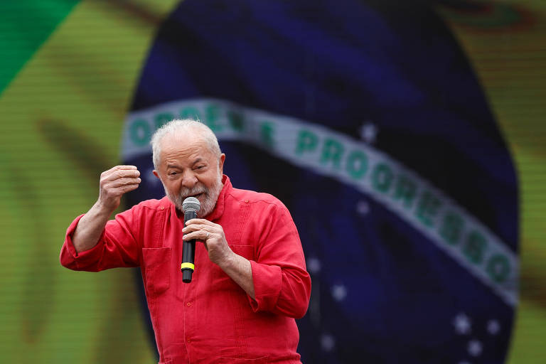 Ex-presidente Lula discursa em comício no Grajaú, zona Sul de São Paulo, no dia 24 de setembro