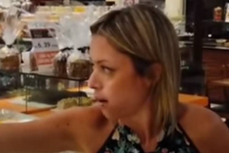 Mulher agride e insulta funcionários e clientes em padaria de São Paulo