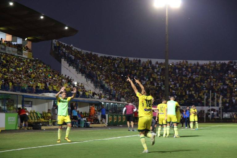 Jogadores do Mirassol comemoram acesso à Série B do Campeonato Brasileiro