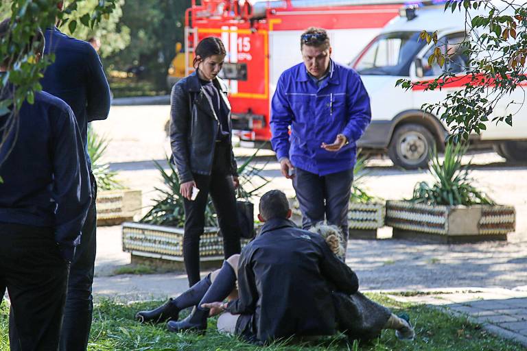 Escola indenizará aluna roqueira por bullying: queimar no inferno