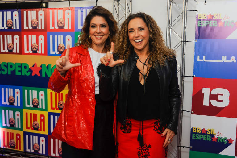 Daniela Mercury e a esposa Malu Verçosa no evento 'Brasil da Esperança' em apoio a Lula 