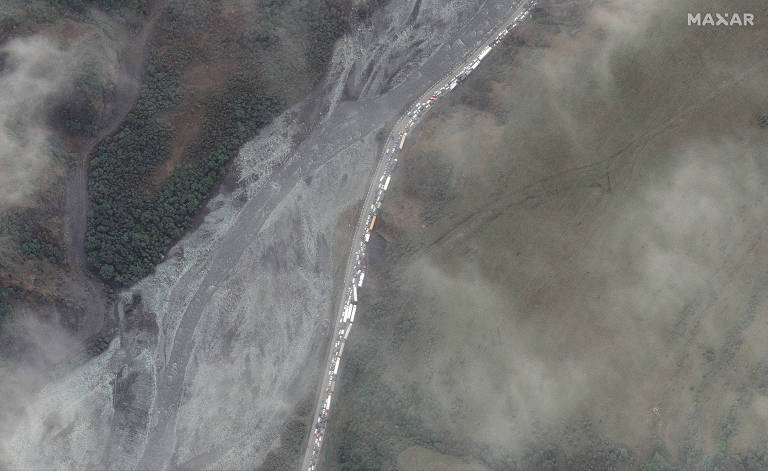 Imagens de satélite mostram filas de carros deixando a Rússia rumo a Geórgia e Mongólia