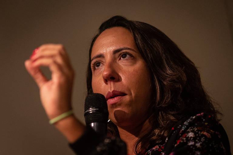 Laura Carvalho, professora da Faculdade de Economia, Administração e Contabilidade da USP e colunista da Folha, também assina o manifesto