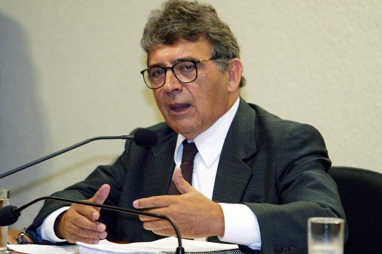 Expulso do PT após denunciar um dos primeiros escândalos de corrupção da história do partido, o economista Paulo de Tarso Venceslau escreve uma carta aberta declarando que mudou seu voto de Ciro Gomes para Lula