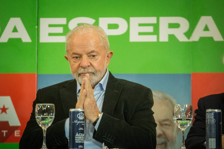 O ex-presidente Lula (PT) durante encontro com intelectuais nesta terça (27)