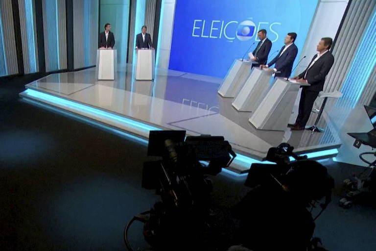 Candidatos a governador de São Paulo no começo do estúdio da Globo para o debate   