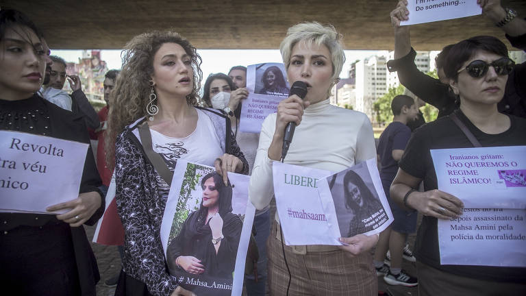 FOTO: adepta fez tributo a Mahsa Amini durante o País de Gales-Irão