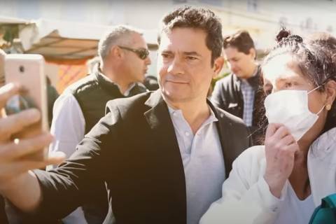 O ex-juiz Sergio Moro, candidato ao Senado, durante agenda de campanha mostrada na TV,
