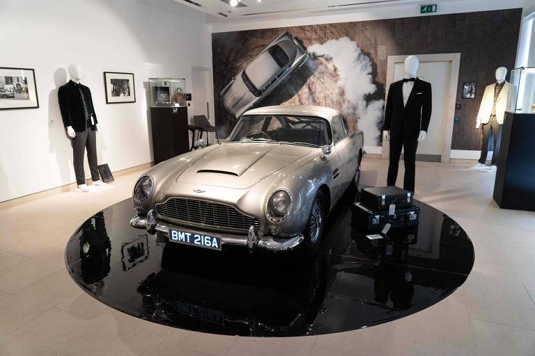 Réplica do Aston Martin DB5 usado nas acrobacias do filme de 'James Bond'