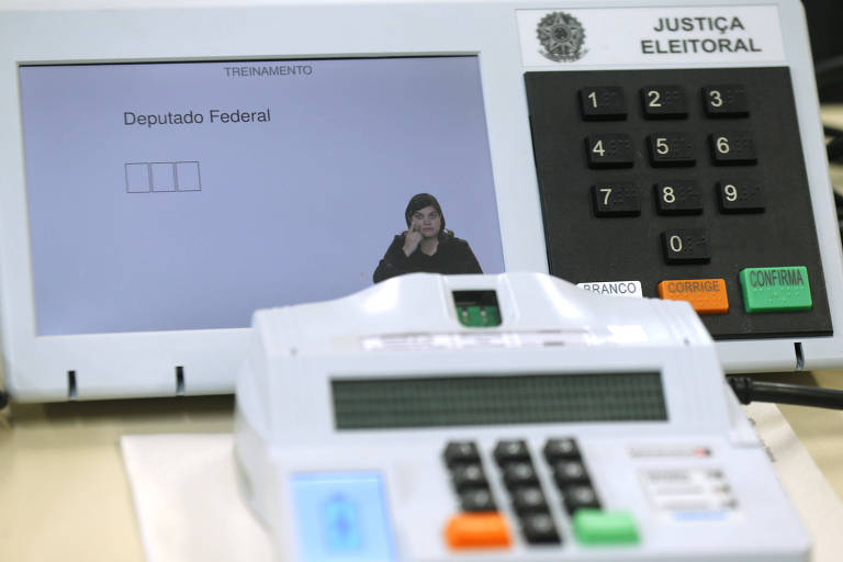 Urna eletrônica, utilizada para cômputo dos votos para as eleições brasileiras desde 1996