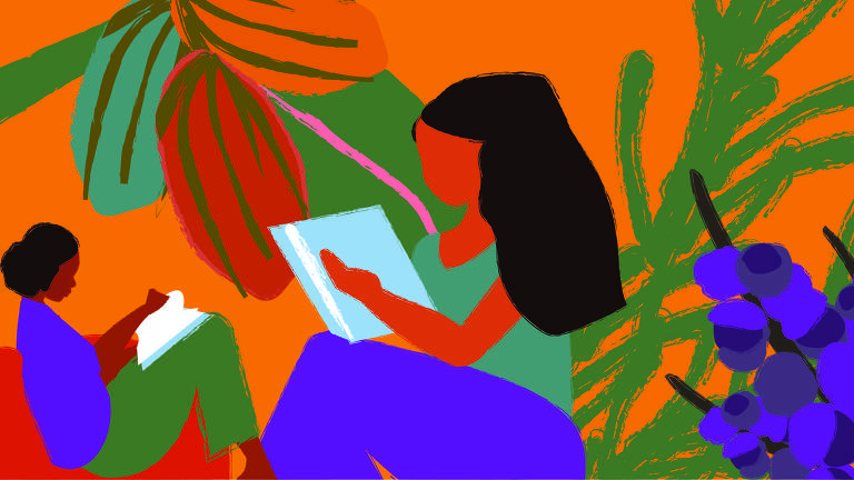 A ilustração traz duas mulheres lendo livros, uma, à direita, está sentada em uma poltrona vermelha, a outra, ao centro também está sentada e lê um livro de capa azul clara. Ao redor delas há adornos de plantas latinas e brasileiras, como cacau e açaí.