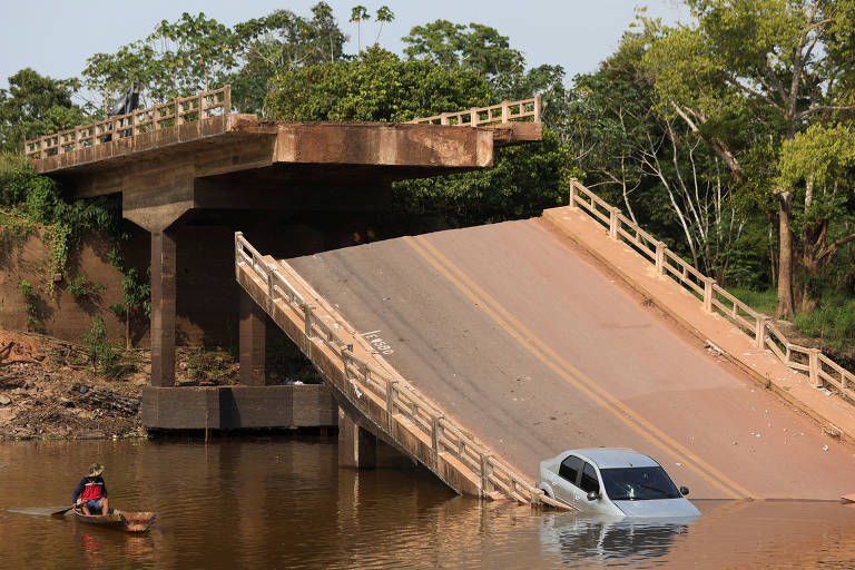 Ponte que desabou na rodovia BR-319 em Careiro da Várzea, perto de Manaus (AM)