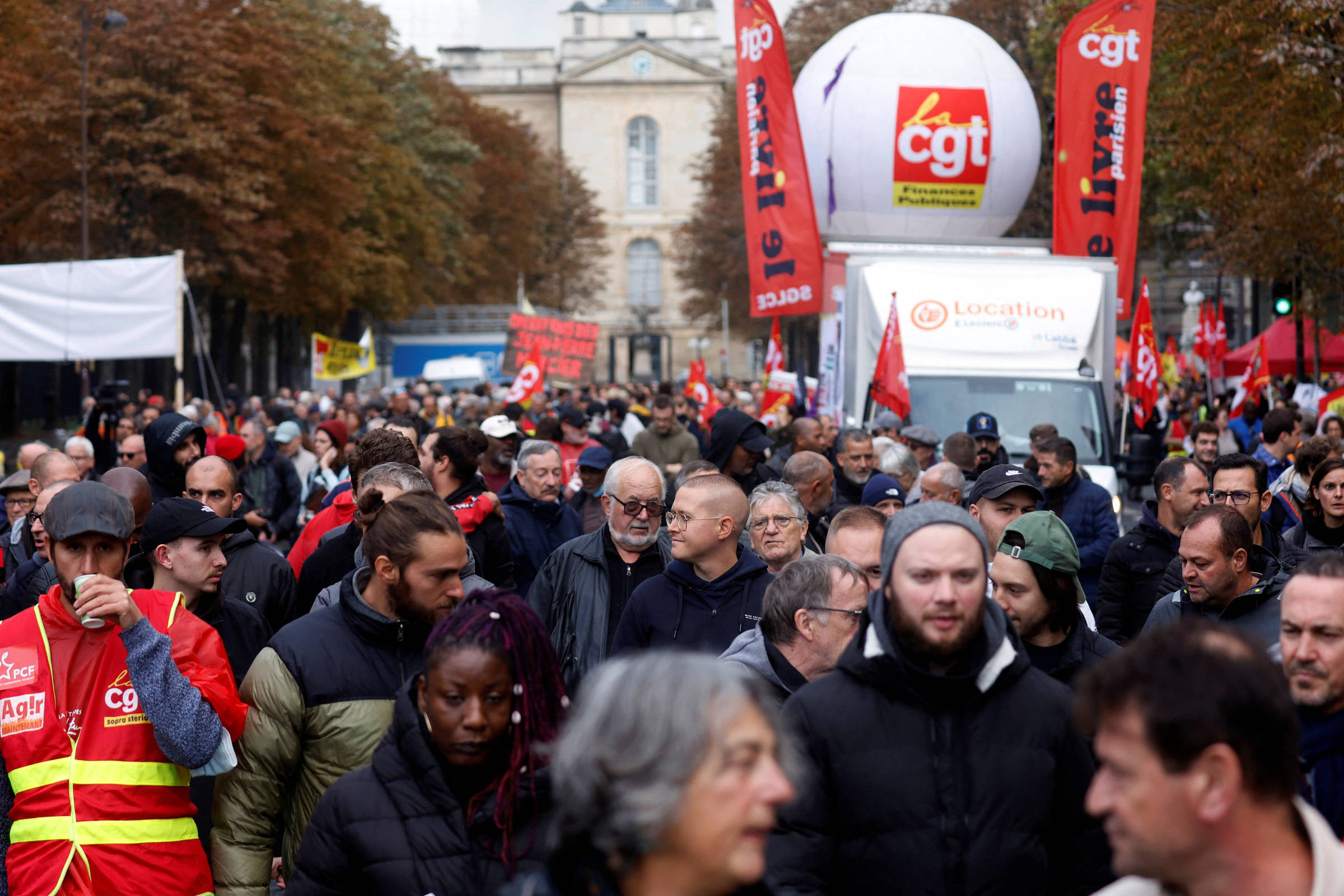 Франция 2023 год. Протесты во Франции. Массовые протесты во Франции. Забастовка. Люди из Германии.