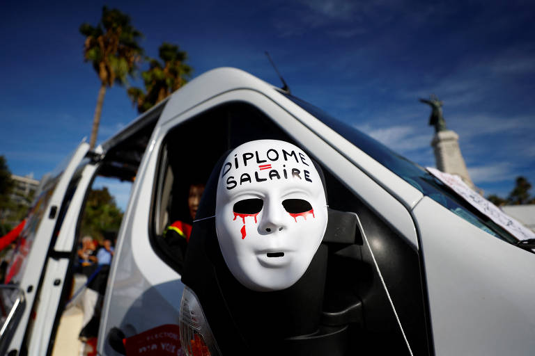 Num contexto de inflação (5,9% em agosto) devido ao aumento dos preços da energia e dos alimentos em consequência da Guerra da Ucrânia, os manifestantes exigiram também um aumento salarial