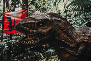 Dinossauro gigante, com 10 metros de altura, é atração em shopping de SP -  19/10/2021 - Criança - Guia Folha