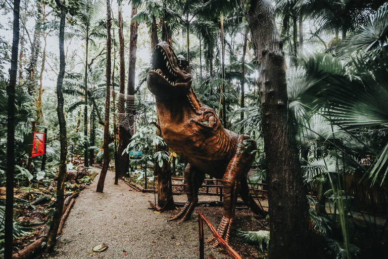 Canto dos Dinossauros, em SP, tem tiranossauro de 4,5 m - 07/10/2022 -  Criança - Guia Folha