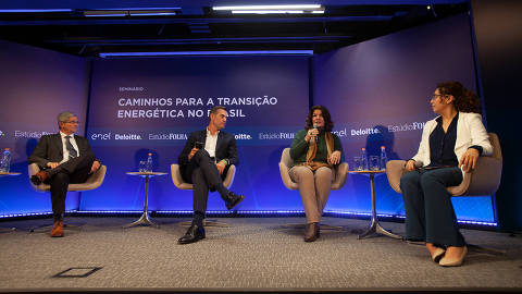 Leon Tondowski (Ambipar), Francisco Scroffa (Enel X, mediador), Iêda Oliveira (ABVE) e Luz Dondero (CDP)