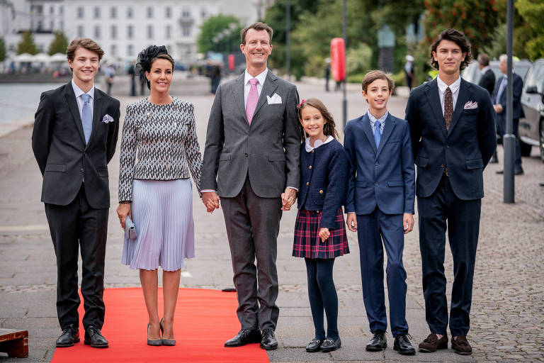 Rainha da Dinamarca retira título de nobreza de netos para que tenham 'vida normal'