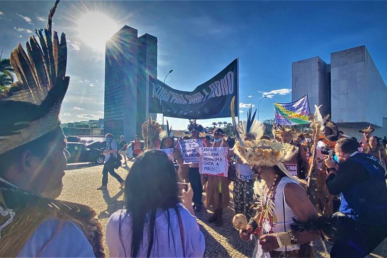 Indígenas protestam em Brasília contra o marco temporal e o aumento da violência