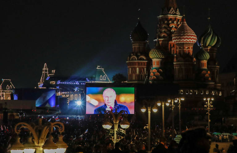Vladimir Putin aparece em telão da praça Vermelha, durante discursou em que declarou a anexação de territórios ucranianos à Rússia, em Moscou